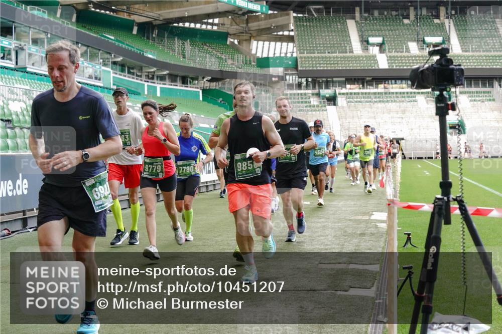 13.09.2026 - 21. swb-Marathon Bremen Michael Burmester http://msf.ph/oto/10451207 13.09.2026 13:09:38 Laufen im Stadion 164, 383, 391, 448, 532, 549, 563, 625, 813, 869, 884, 898, 1025, 1072, 1124, 1150, 1180, 1289, 1398, 1559, 1855, 1867, 1880, 1899, 2041, 2202, 2208, 2229, 2232, 2243, 2268, 2339, 2380, 2413, 2429, 2441, 2467, 2471, 2525, 2530, 2553, 2573, 2594, 2635, 2682, 2692, 2714, 2717, 2727, 2785, 2823, 2841, 2897, 2920, 2930, 2931, 2941, 3032, 3063, 3086, 3089, 3122, 3291, 3316, 3327, 3333, 3398, 3437, 3707, 3769, 109 meine-sportfotos.de