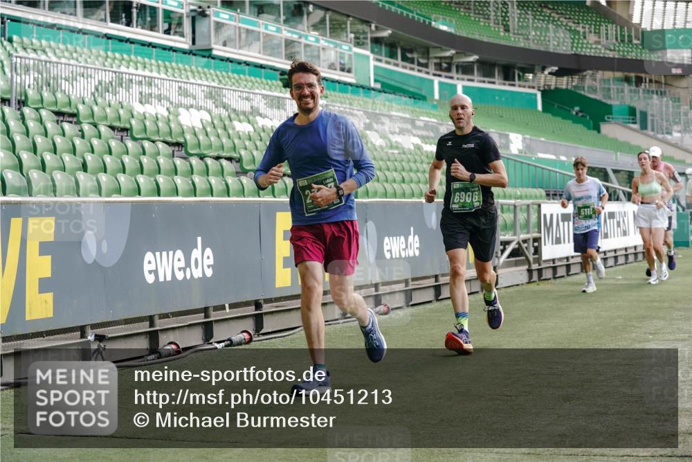 13.09.2026 - 21. swb-Marathon Bremen Michael Burmester http://msf.ph/oto/10451213 13.09.2026 12:49:36 Laufen im Stadion 382, 469, 524, 572, 663, 670, 779, 826, 899, 1349, 1513, 1517, 1605, 1723, 1748, 1872, 1925, 2052, 2130, 2287, 2288, 2291, 2347, 2360, 2605, 2750, 2844, 2909, 3043, 3110, 3127, 3197, 3276, 3330, 3625, 3647, 3973, 4033, 4082, 4247, 4384, 4732, 4743, 4852, 4898, 4990, 5111, 5377, 5383, 5424, 5517, 5570, 5585, 5594, 5636, 5648, 6267, 6652, 6692, 6842, 6906, 6951, 7064, 7109, 7115, 7121, 7636, 7876, 8877, 8973, 8981, 9035, 9429 meine-sportfotos.de