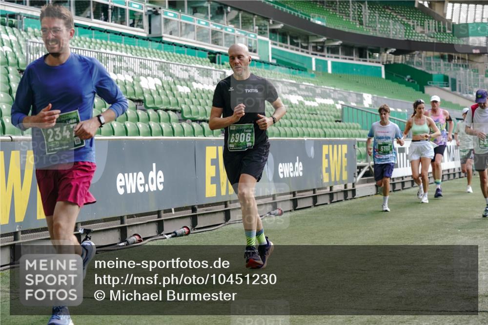 13.09.2026 - 21. swb-Marathon Bremen Michael Burmester http://msf.ph/oto/10451230 13.09.2026 12:49:37 Laufen im Stadion 382, 469, 524, 572, 663, 670, 779, 826, 899, 1349, 1513, 1517, 1605, 1723, 1748, 1872, 1925, 2052, 2130, 2287, 2288, 2291, 2347, 2360, 2605, 2750, 2844, 2909, 3043, 3110, 3127, 3197, 3276, 3330, 3625, 3647, 3973, 4033, 4082, 4247, 4384, 4732, 4743, 4852, 4898, 4990, 5111, 5314, 5377, 5383, 5424, 5517, 5570, 5585, 5594, 5636, 5648, 6267, 6652, 6692, 6842, 6906, 6951, 7064, 7109, 7115, 7121, 7636, 7876, 8877, 8973, 8981, 9035, 9429 meine-sportfotos.de