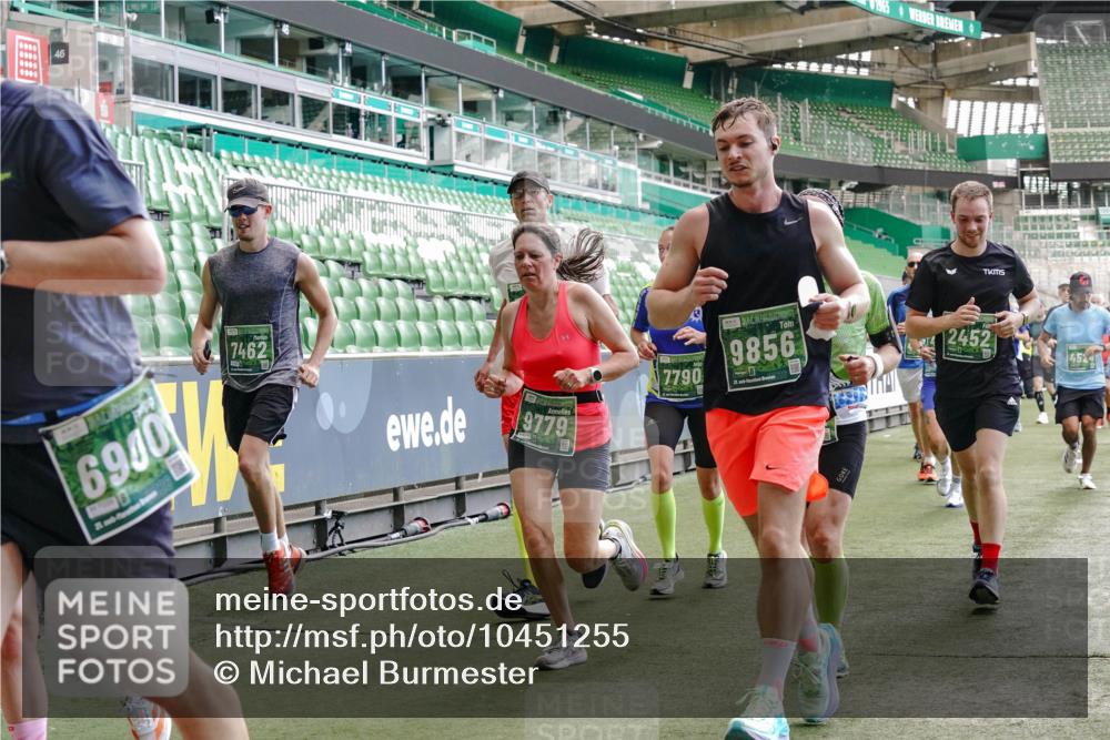13.09.2026 - 21. swb-Marathon Bremen Michael Burmester http://msf.ph/oto/10451255 13.09.2026 13:09:39 Laufen im Stadion 164, 383, 391, 448, 532, 549, 563, 625, 813, 869, 884, 898, 1025, 1072, 1124, 1150, 1180, 1289, 1398, 1559, 1855, 1867, 1880, 1899, 2041, 2202, 2208, 2229, 2232, 2243, 2268, 2339, 2380, 2413, 2429, 2441, 2467, 2471, 2525, 2530, 2553, 2573, 2594, 2635, 2682, 2692, 2714, 2717, 2727, 2785, 2823, 2841, 2897, 2920, 2930, 2931, 2941, 3032, 3063, 3086, 3089, 3122, 3291, 3316, 3327, 3333, 3398, 3437, 3707, 3769, 109 meine-sportfotos.de