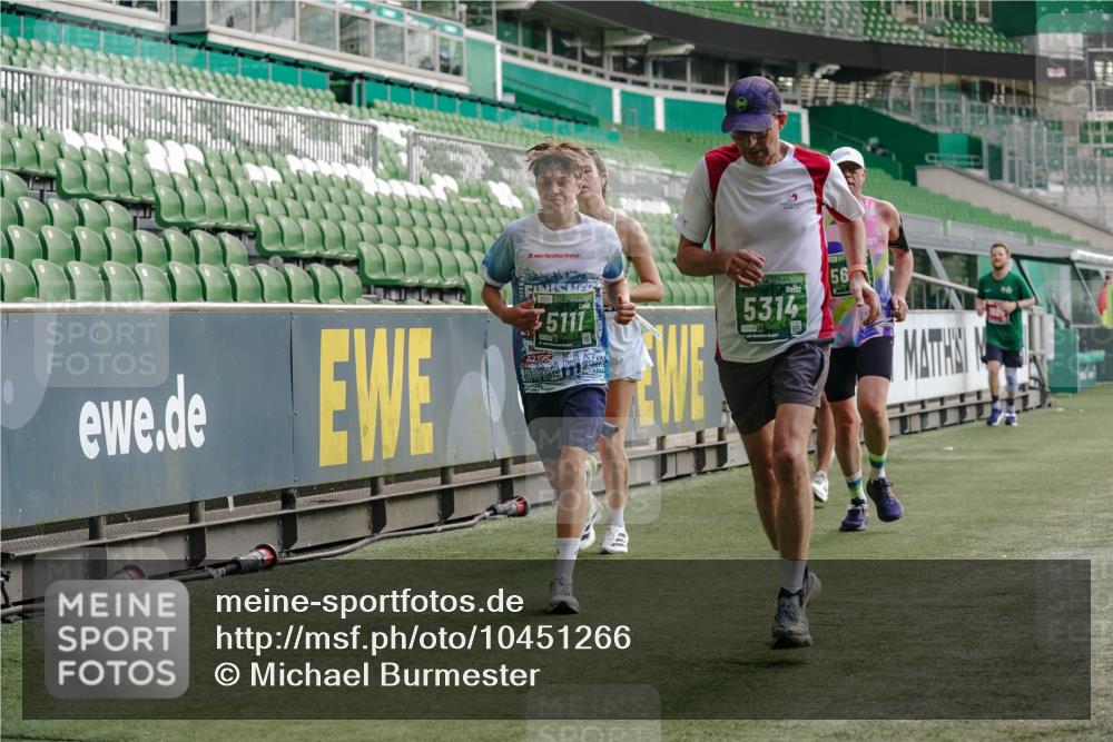13.09.2026 - 21. swb-Marathon Bremen Michael Burmester http://msf.ph/oto/10451266 13.09.2026 12:49:39 Laufen im Stadion 382, 469, 524, 572, 663, 670, 779, 826, 899, 1349, 1513, 1517, 1605, 1723, 1748, 1925, 2052, 2130, 2287, 2288, 2291, 2347, 2360, 2605, 2750, 2844, 2909, 3043, 3110, 3127, 3197, 3276, 3330, 3625, 3647, 3973, 4033, 4082, 4247, 4384, 4732, 4743, 4852, 4898, 4990, 5111, 5314, 5377, 5383, 5424, 5517, 5570, 5585, 5594, 5620, 5636, 5648, 6267, 6652, 6668, 6692, 6842, 6906, 6951, 7064, 7109, 7115, 7121, 7636, 7876, 8877, 8973, 9035, 9429 meine-sportfotos.de
