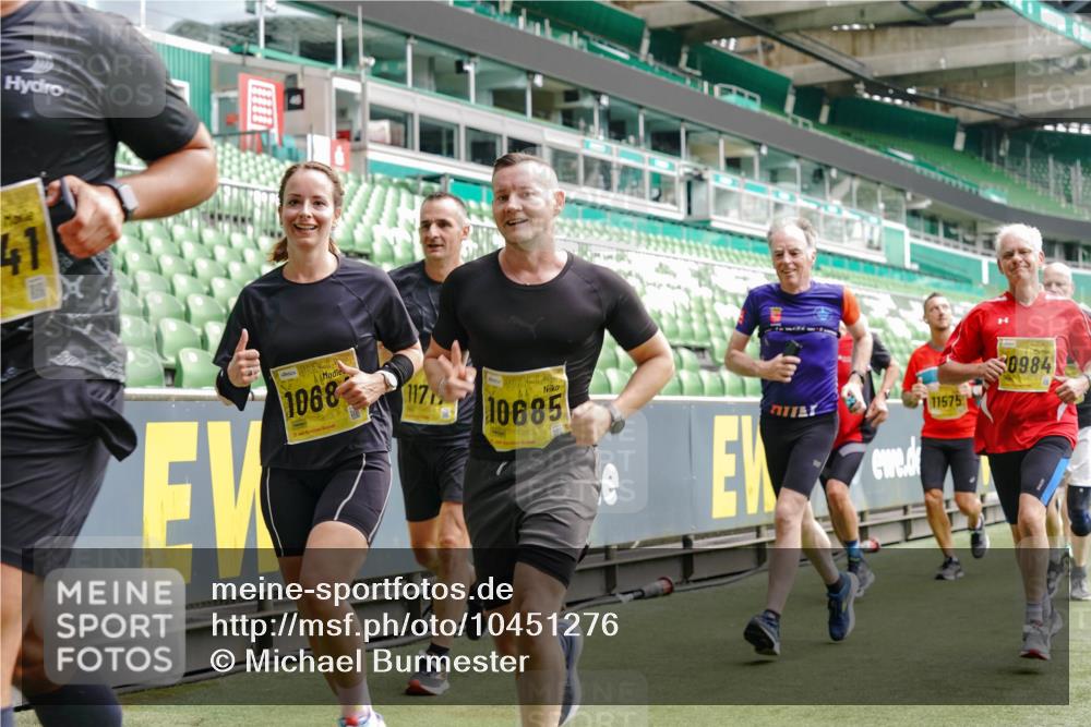 13.09.2026 - 21. swb-Marathon Bremen Michael Burmester http://msf.ph/oto/10451276 13.09.2026 10:31:22 Laufen im Stadion 10141, 10146, 10174, 10193, 10222, 10227, 10233, 10246, 10255, 10281, 10284, 10304, 10339, 10359, 10392, 10443, 10448, 10452, 10471, 10478, 10479, 10503, 10515, 10529, 10540, 10543, 10555, 10577, 10579, 10588, 10589, 10608, 10610, 10626, 10631, 10641, 10646, 10652, 10684, 10685, 10703, 10704, 10708, 10714, 10725, 10757, 10765, 10780, 10808, 10821, 10822, 10837, 10838, 10862, 10863, 10884, 10886, 10887, 10906, 10984, 11002, 11038, 11350, 11379 meine-sportfotos.de