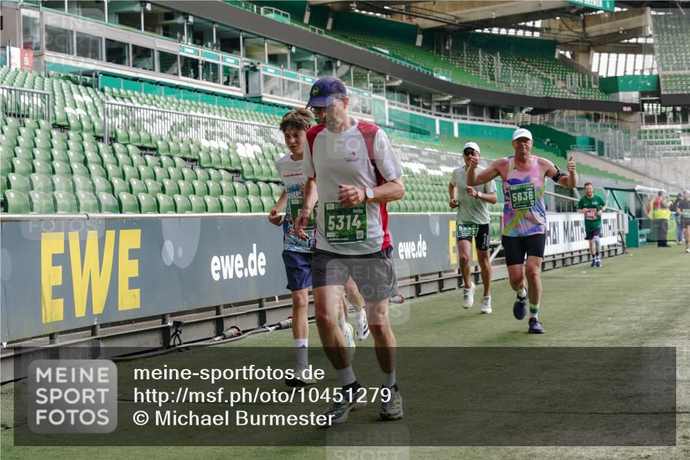 13.09.2026 - 21. swb-Marathon Bremen Michael Burmester http://msf.ph/oto/10451279 13.09.2026 12:49:40 Laufen im Stadion 382, 469, 524, 572, 663, 670, 779, 826, 899, 1349, 1513, 1517, 1605, 1723, 1748, 1925, 2052, 2130, 2287, 2288, 2291, 2347, 2360, 2605, 2750, 2844, 2909, 3043, 3110, 3127, 3197, 3276, 3330, 3625, 3647, 3973, 4033, 4082, 4247, 4384, 4732, 4743, 4852, 4898, 4990, 5111, 5314, 5377, 5383, 5424, 5517, 5570, 5585, 5594, 5620, 5636, 5648, 6267, 6652, 6668, 6692, 6842, 6901, 6906, 6951, 7064, 7109, 7115, 7121, 7636, 7876, 8877, 8973, 9035, 9429 meine-sportfotos.de