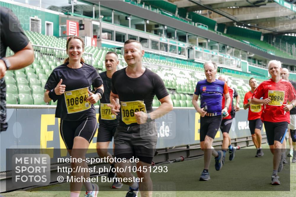 13.09.2026 - 21. swb-Marathon Bremen Michael Burmester http://msf.ph/oto/10451293 13.09.2026 10:31:23 Laufen im Stadion 10141, 10146, 10174, 10193, 10222, 10227, 10233, 10246, 10255, 10281, 10284, 10304, 10339, 10359, 10392, 10443, 10448, 10452, 10471, 10478, 10479, 10503, 10515, 10529, 10540, 10543, 10555, 10577, 10579, 10588, 10589, 10608, 10610, 10626, 10631, 10641, 10646, 10652, 10684, 10685, 10703, 10704, 10708, 10714, 10725, 10757, 10765, 10780, 10808, 10821, 10822, 10837, 10838, 10862, 10863, 10884, 10886, 10887, 10906, 10984, 11002, 11038, 11350, 11379 meine-sportfotos.de