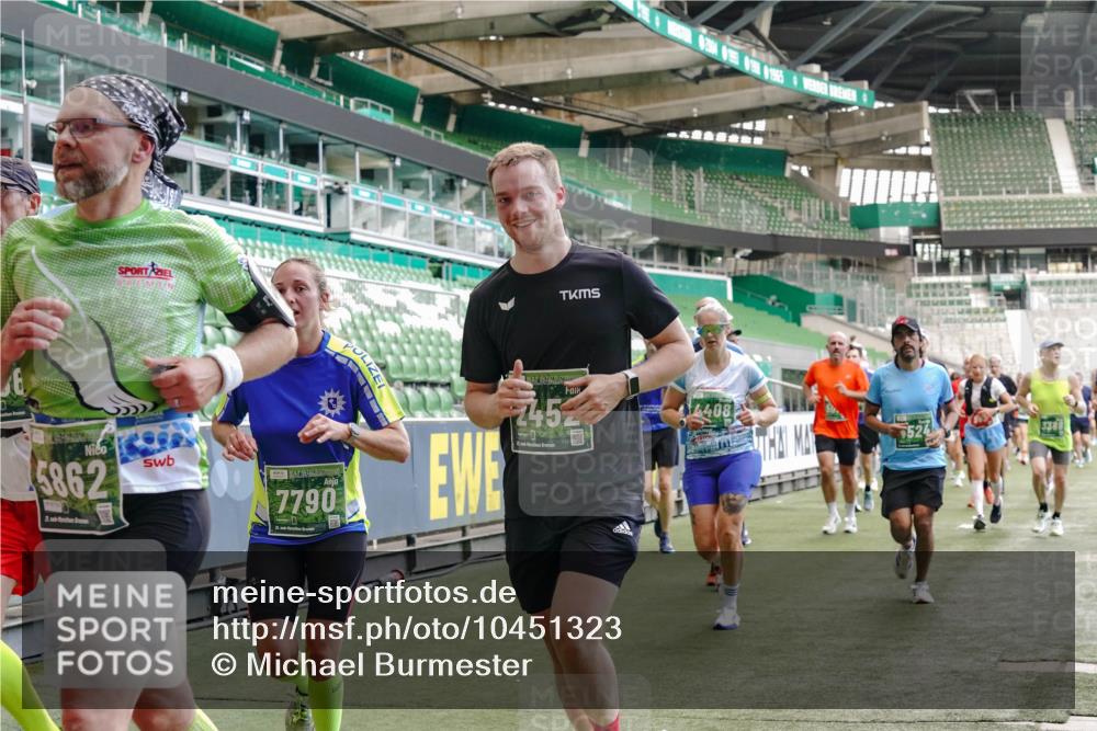 13.09.2026 - 21. swb-Marathon Bremen Michael Burmester http://msf.ph/oto/10451323 13.09.2026 13:09:40 Laufen im Stadion 164, 383, 391, 448, 532, 549, 563, 625, 813, 869, 884, 898, 1025, 1072, 1124, 1150, 1180, 1289, 1398, 1559, 1855, 1867, 1880, 1899, 2041, 2202, 2208, 2229, 2232, 2243, 2268, 2339, 2380, 2413, 2429, 2441, 2467, 2471, 2525, 2530, 2553, 2573, 2594, 2635, 2682, 2692, 2714, 2717, 2727, 2785, 2823, 2841, 2897, 2920, 2930, 2931, 2941, 3032, 3063, 3086, 3089, 3122, 3291, 3316, 3327, 3333, 3398, 3410, 3437, 3707, 3769, 109 meine-sportfotos.de