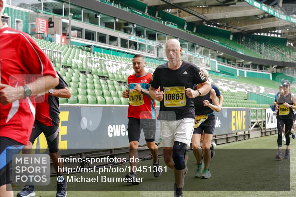 13.09.2026 - 21. swb-Marathon Bremen Michael Burmester http://msf.ph/oto/10451361 13.09.2026 10:31:24 Laufen im Stadion 10141, 10146, 10174, 10193, 10222, 10227, 10233, 10246, 10255, 10281, 10284, 10304, 10339, 10359, 10392, 10443, 10448, 10452, 10471, 10478, 10479, 10503, 10515, 10529, 10540, 10543, 10555, 10577, 10579, 10588, 10589, 10608, 10610, 10626, 10631, 10641, 10646, 10652, 10684, 10685, 10703, 10704, 10708, 10714, 10725, 10757, 10765, 10780, 10808, 10821, 10822, 10837, 10838, 10862, 10863, 10884, 10886, 10887, 10906, 10984, 11002, 11038, 11350, 11379 meine-sportfotos.de