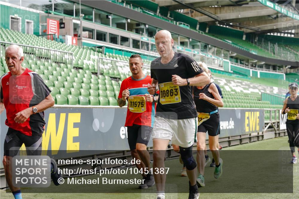 13.09.2026 - 21. swb-Marathon Bremen Michael Burmester http://msf.ph/oto/10451387 13.09.2026 10:31:25 Laufen im Stadion 10141, 10146, 10174, 10193, 10222, 10227, 10233, 10246, 10255, 10281, 10284, 10304, 10339, 10359, 10392, 10443, 10448, 10452, 10471, 10478, 10479, 10503, 10515, 10529, 10540, 10543, 10555, 10577, 10579, 10588, 10589, 10608, 10610, 10626, 10631, 10641, 10646, 10652, 10684, 10685, 10703, 10704, 10708, 10714, 10725, 10757, 10765, 10780, 10808, 10821, 10822, 10837, 10838, 10862, 10863, 10884, 10886, 10887, 10906, 10984, 11002, 11038, 11350, 11379 meine-sportfotos.de