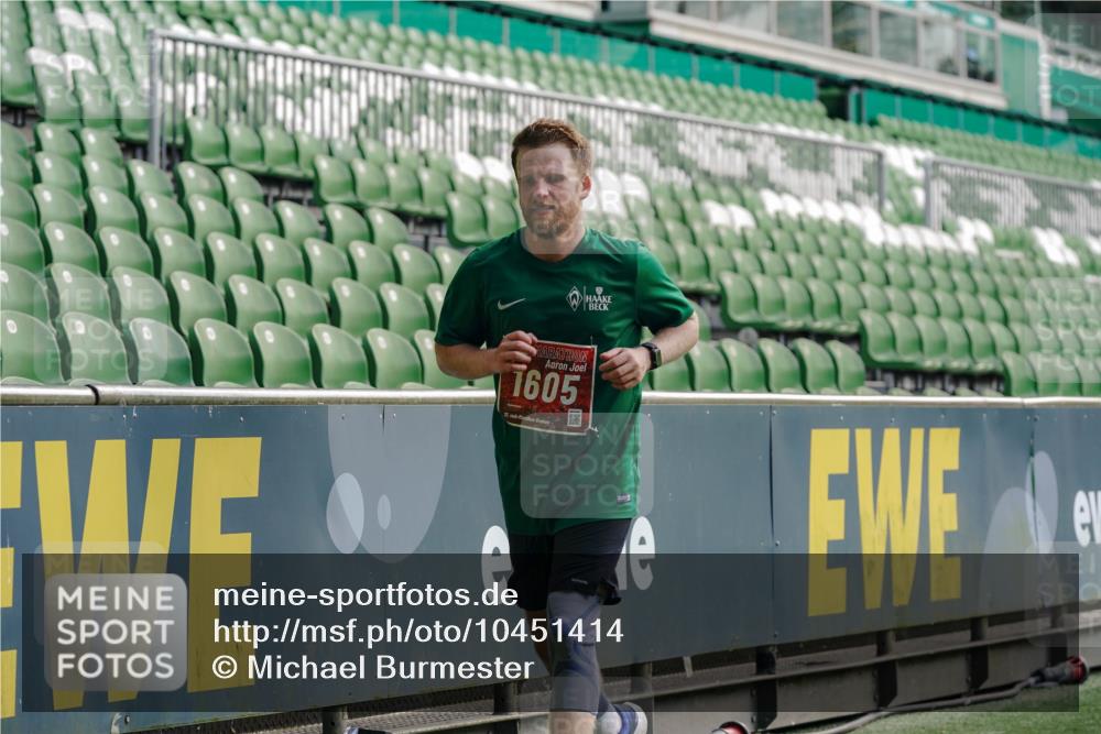 13.09.2026 - 21. swb-Marathon Bremen Michael Burmester http://msf.ph/oto/10451414 13.09.2026 12:49:47 Laufen im Stadion 469, 524, 572, 663, 670, 779, 826, 899, 1349, 1513, 1517, 1605, 1723, 1748, 1998, 2052, 2130, 2287, 2288, 2291, 2347, 2360, 2605, 2750, 2909, 3043, 3110, 3197, 3276, 3330, 3625, 3647, 3973, 4033, 4082, 4247, 4384, 4732, 4743, 4852, 4898, 4990, 5111, 5314, 5377, 5383, 5424, 5517, 5570, 5585, 5594, 5620, 5636, 5648, 6267, 6652, 6668, 6692, 6842, 6901, 6906, 6951, 7064, 7109, 7115, 7121, 7636, 7876, 8877, 9035, 9429 meine-sportfotos.de