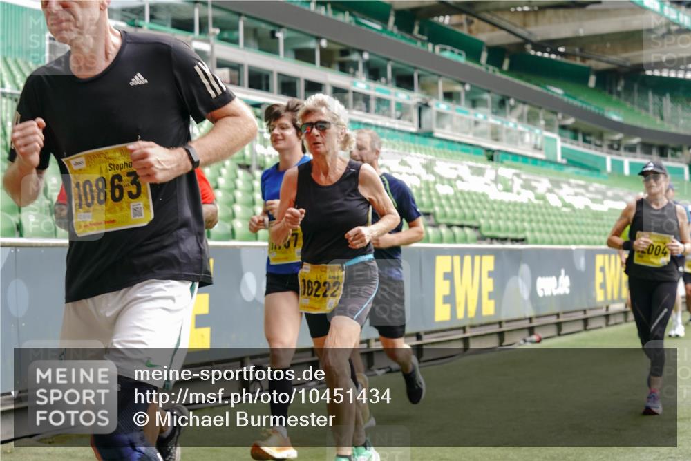 13.09.2026 - 21. swb-Marathon Bremen Michael Burmester http://msf.ph/oto/10451434 13.09.2026 10:31:26 Laufen im Stadion 10141, 10146, 10174, 10193, 10222, 10227, 10233, 10246, 10255, 10281, 10284, 10304, 10339, 10359, 10392, 10443, 10448, 10471, 10478, 10479, 10503, 10515, 10518, 10529, 10540, 10543, 10555, 10577, 10579, 10588, 10589, 10608, 10610, 10626, 10631, 10641, 10646, 10652, 10684, 10685, 10703, 10704, 10708, 10714, 10725, 10757, 10765, 10780, 10808, 10821, 10822, 10837, 10838, 10862, 10863, 10884, 10886, 10887, 10906, 10984, 11002, 11038, 11350, 11379 meine-sportfotos.de