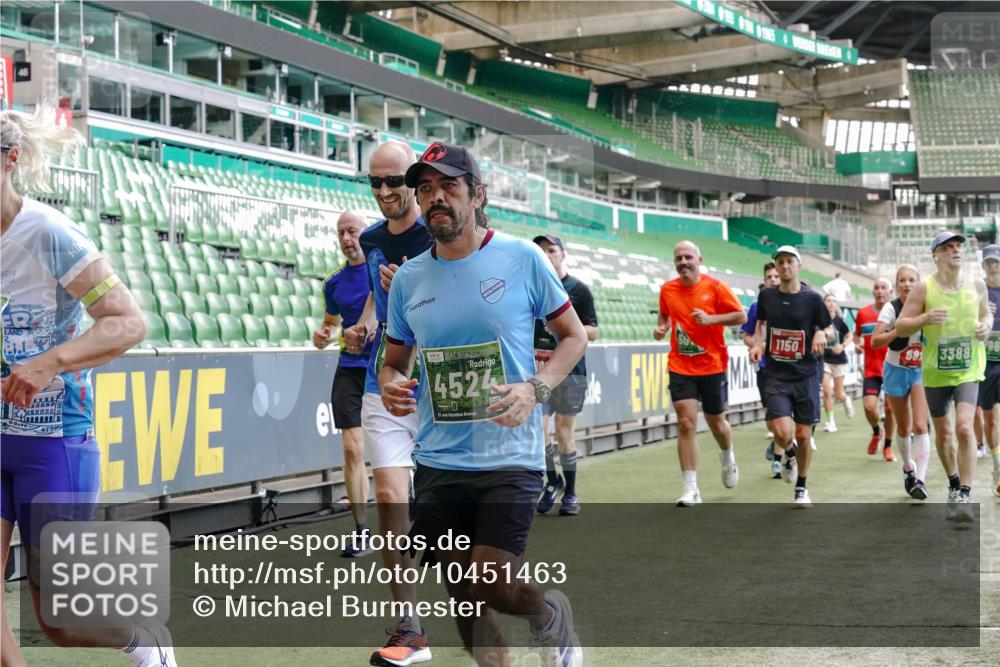 13.09.2026 - 21. swb-Marathon Bremen Michael Burmester http://msf.ph/oto/10451463 13.09.2026 13:09:43 Laufen im Stadion 164, 383, 391, 448, 532, 549, 563, 625, 813, 869, 898, 1025, 1072, 1124, 1150, 1180, 1289, 1398, 1559, 1855, 1867, 1880, 1894, 1899, 2041, 2202, 2208, 2229, 2232, 2243, 2268, 2284, 2339, 2380, 2413, 2429, 2441, 2467, 2471, 2525, 2530, 2553, 2573, 2594, 2635, 2682, 2692, 2714, 2717, 2727, 2785, 2823, 2841, 2897, 2920, 2930, 2931, 2932, 2941, 3032, 3063, 3086, 3089, 3122, 3291, 3316, 3327, 3333, 3398, 3410, 3437, 3707, 3769, 109 meine-sportfotos.de