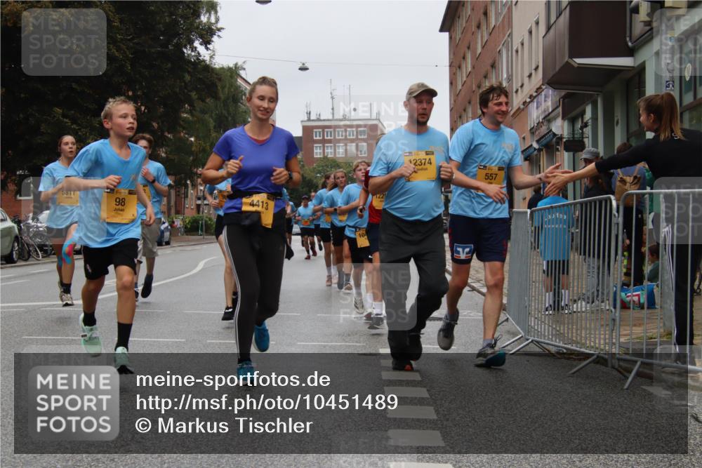 13.09.2026 - Kiel Lauf Markus Tischler http://msf.ph/oto/10451489 13.09.2026 09:45:11 Fleethörn 5811, 98, 4413, 104, 122, 12374, 557 meine-sportfotos.de
