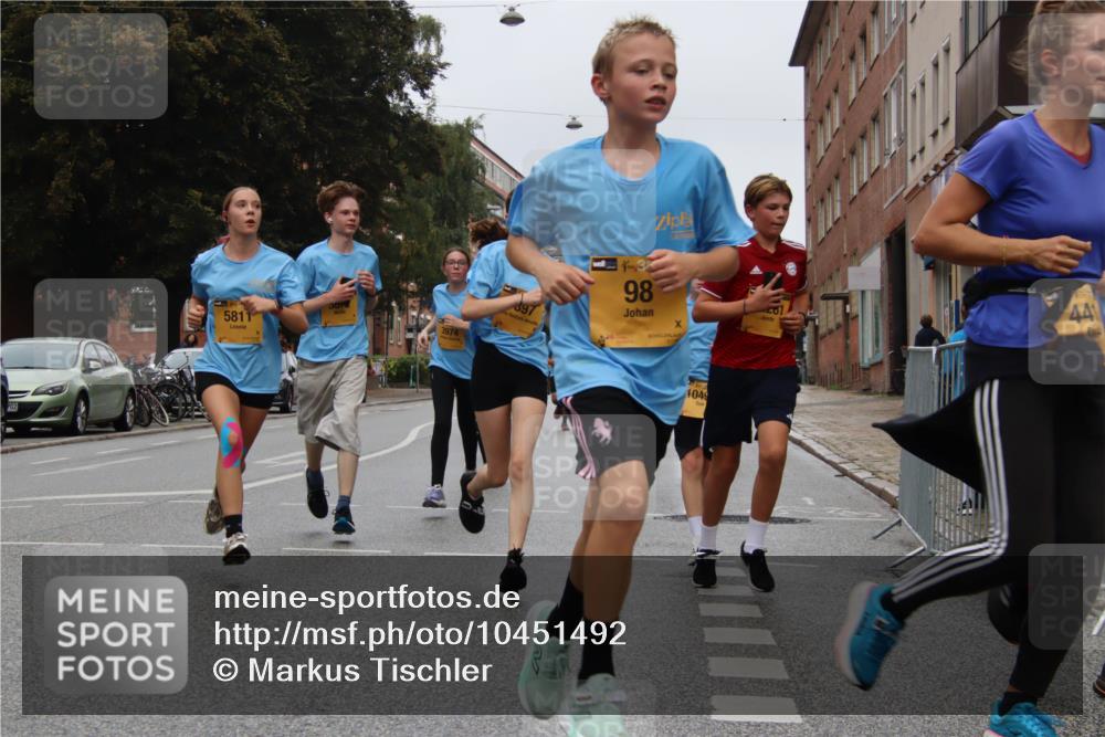 13.09.2026 - Kiel Lauf Markus Tischler http://msf.ph/oto/10451492 13.09.2026 09:45:12 Fleethörn 5811, 3974, 98, 1049, 441 meine-sportfotos.de