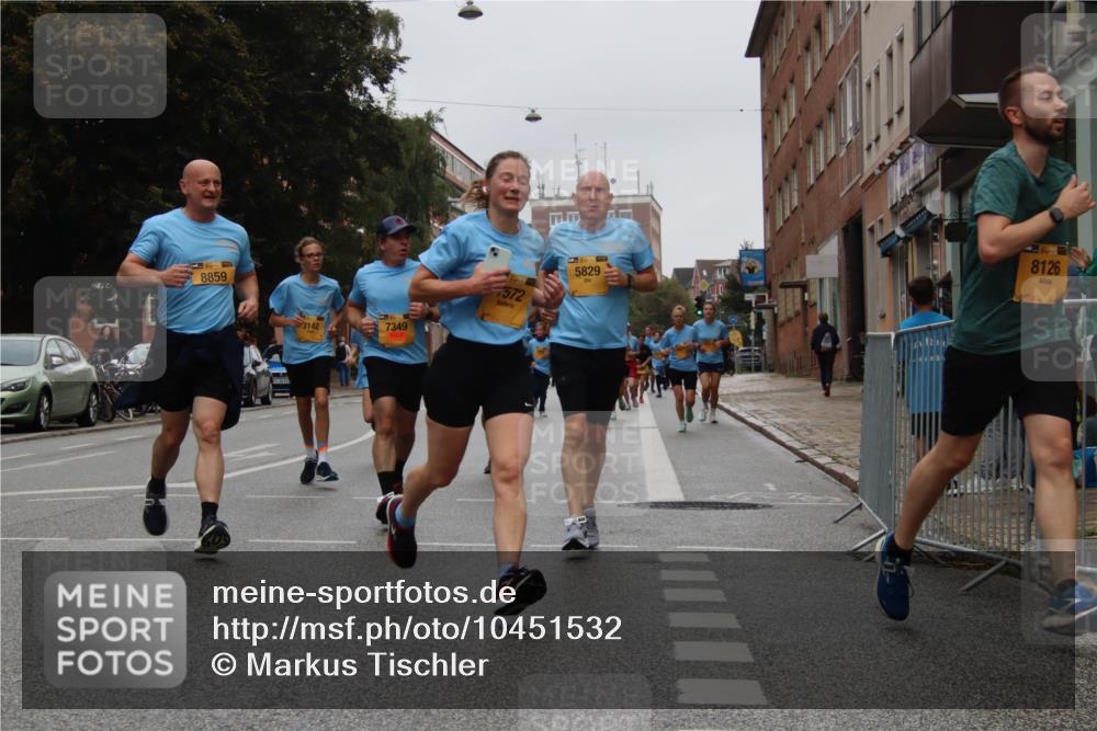 13.09.2026 - Kiel Lauf Markus Tischler http://msf.ph/oto/10451532 13.09.2026 09:45:20 Fleethörn 8859, 3142, 7349, 572, 30, 5829, 8126 meine-sportfotos.de