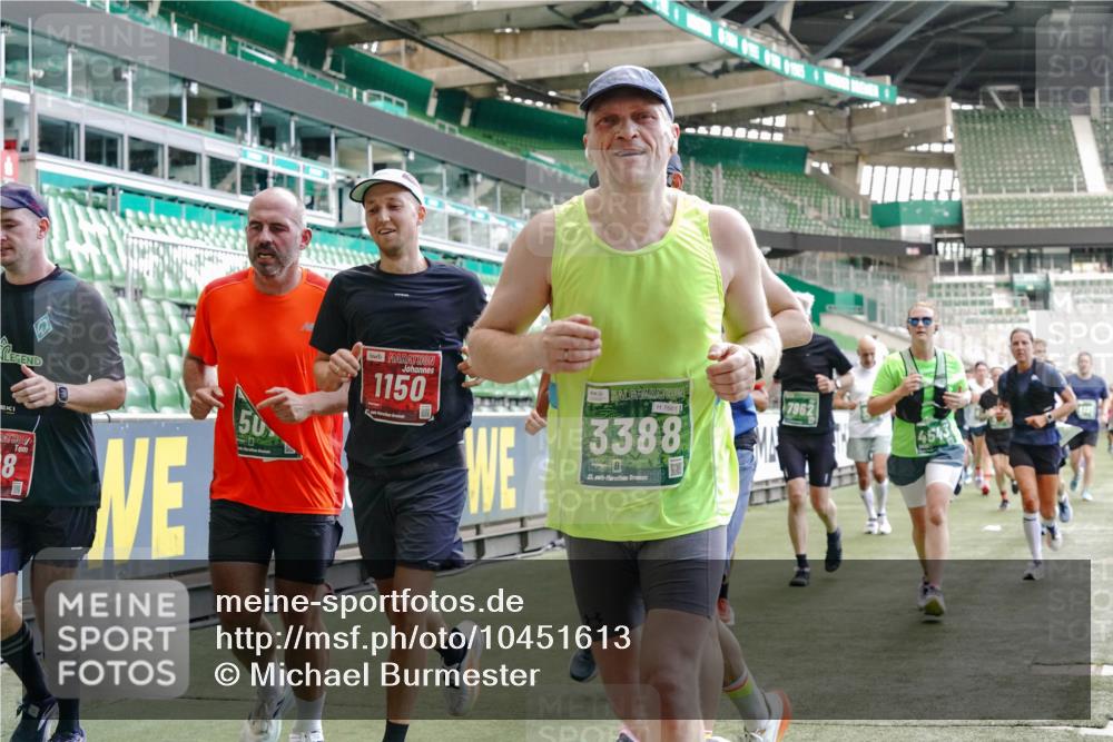 13.09.2026 - 21. swb-Marathon Bremen Michael Burmester http://msf.ph/oto/10451613 13.09.2026 13:09:45 Laufen im Stadion 164, 383, 391, 448, 532, 549, 563, 625, 813, 869, 898, 1025, 1072, 1124, 1150, 1180, 1289, 1398, 1559, 1855, 1867, 1880, 1894, 1899, 2041, 2202, 2208, 2229, 2232, 2243, 2268, 2284, 2339, 2342, 2380, 2413, 2429, 2441, 2467, 2471, 2525, 2530, 2553, 2573, 2594, 2682, 2692, 2714, 2717, 2727, 2785, 2823, 2841, 2897, 2920, 2930, 2931, 2932, 2941, 3032, 3063, 3086, 3089, 3122, 3291, 3316, 3327, 3333, 3370, 3398, 3410, 3437, 3707, 3769, 109 meine-sportfotos.de