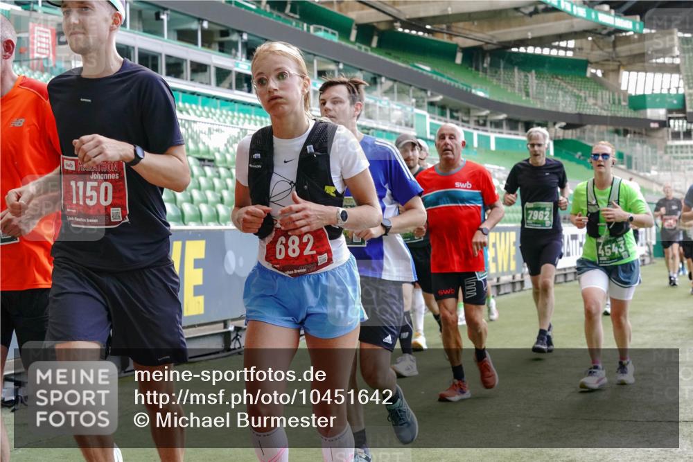13.09.2026 - 21. swb-Marathon Bremen Michael Burmester http://msf.ph/oto/10451642 13.09.2026 13:09:46 Laufen im Stadion 164, 383, 391, 448, 532, 549, 563, 625, 813, 869, 898, 1025, 1072, 1124, 1150, 1180, 1289, 1398, 1559, 1855, 1867, 1880, 1894, 1899, 2041, 2202, 2208, 2229, 2232, 2243, 2268, 2284, 2339, 2342, 2380, 2413, 2429, 2441, 2467, 2471, 2525, 2530, 2553, 2573, 2594, 2682, 2692, 2714, 2717, 2727, 2785, 2823, 2841, 2897, 2920, 2930, 2931, 2932, 2941, 3032, 3063, 3086, 3089, 3122, 3291, 3316, 3327, 3333, 3370, 3398, 3410, 3437, 3707, 3769, 109 meine-sportfotos.de