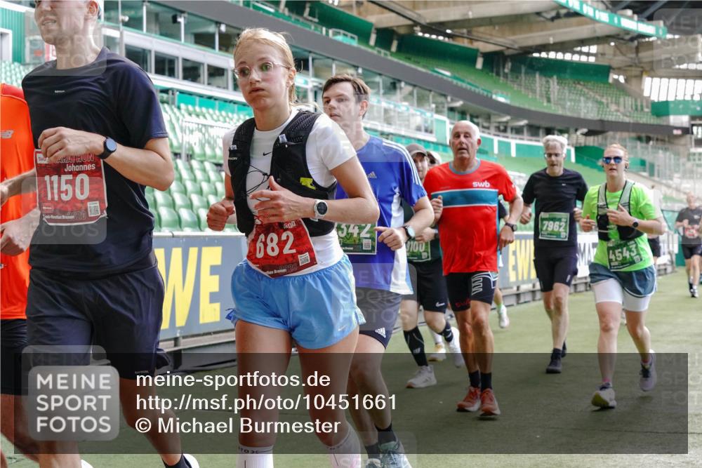 13.09.2026 - 21. swb-Marathon Bremen Michael Burmester http://msf.ph/oto/10451661 13.09.2026 13:09:47 Laufen im Stadion 164, 383, 391, 448, 532, 549, 563, 625, 813, 869, 898, 1025, 1072, 1124, 1150, 1180, 1289, 1398, 1559, 1855, 1867, 1880, 1894, 1899, 2041, 2202, 2208, 2232, 2243, 2268, 2284, 2339, 2342, 2380, 2413, 2429, 2441, 2467, 2471, 2525, 2530, 2553, 2573, 2594, 2682, 2692, 2714, 2717, 2785, 2823, 2841, 2897, 2920, 2930, 2931, 2932, 2941, 3032, 3063, 3086, 3089, 3122, 3291, 3316, 3327, 3333, 3370, 3398, 3410, 3437, 3707, 3769, 109 meine-sportfotos.de