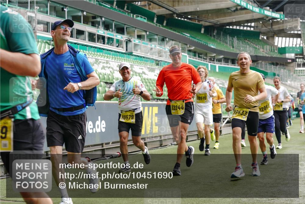 13.09.2026 - 21. swb-Marathon Bremen Michael Burmester http://msf.ph/oto/10451690 13.09.2026 10:31:30 Laufen im Stadion 10141, 10146, 10174, 10193, 10222, 10227, 10246, 10255, 10281, 10284, 10304, 10339, 10359, 10392, 10443, 10448, 10471, 10478, 10479, 10503, 10515, 10517, 10518, 10529, 10540, 10543, 10555, 10577, 10579, 10588, 10589, 10608, 10610, 10626, 10631, 10641, 10646, 10652, 10684, 10685, 10690, 10703, 10704, 10708, 10714, 10725, 10757, 10765, 10780, 10808, 10821, 10822, 10837, 10838, 10862, 10863, 10884, 10886, 10984, 11002, 11038, 11350, 11379 meine-sportfotos.de