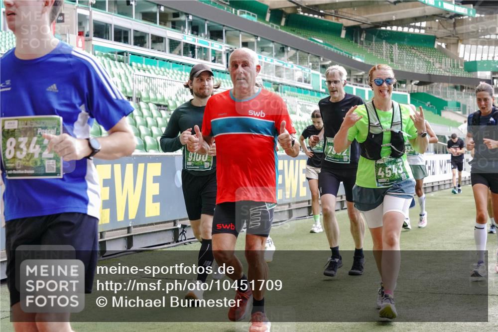 13.09.2026 - 21. swb-Marathon Bremen Michael Burmester http://msf.ph/oto/10451709 13.09.2026 13:09:48 Laufen im Stadion 164, 383, 391, 448, 532, 549, 563, 625, 813, 869, 898, 1025, 1072, 1124, 1150, 1180, 1289, 1398, 1559, 1855, 1867, 1880, 1894, 1899, 2041, 2202, 2208, 2232, 2243, 2268, 2284, 2339, 2342, 2380, 2413, 2429, 2441, 2467, 2471, 2525, 2530, 2553, 2573, 2594, 2654, 2682, 2692, 2714, 2717, 2785, 2819, 2823, 2841, 2897, 2920, 2930, 2931, 2932, 2941, 3032, 3063, 3086, 3089, 3122, 3291, 3316, 3327, 3333, 3370, 3398, 3410, 3437, 3707, 3769, 109 meine-sportfotos.de