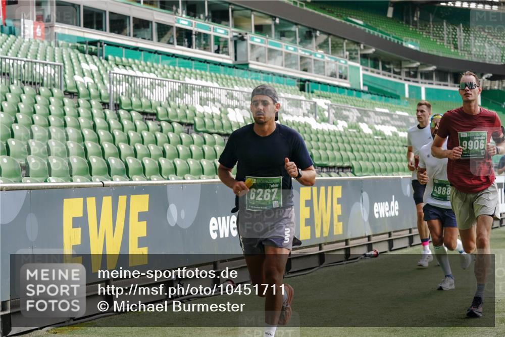 13.09.2026 - 21. swb-Marathon Bremen Michael Burmester http://msf.ph/oto/10451711 13.09.2026 12:50:13 Laufen im Stadion 335, 469, 524, 572, 663, 670, 771, 779, 899, 1510, 1513, 1517, 1605, 1613, 1723, 1748, 1970, 1998, 2052, 2130, 2287, 2288, 2291, 2295, 2347, 2360, 2442, 2444, 2750, 2909, 3043, 3197, 3276, 3330, 3484, 3625, 3647, 3808, 3973, 4023, 4033, 4082, 4247, 4368, 4384, 4473, 4559, 4743, 4852, 4888, 4898, 4990, 5066, 5111, 5155, 5314, 5377, 5383, 5424, 5517, 5532, 5570, 5585, 5594, 5620, 5627, 5636, 5648, 6267, 6471, 6652, 6668, 6692, 6842, 6901, 6906, 7109, 7115, 7121, 7876 meine-sportfotos.de