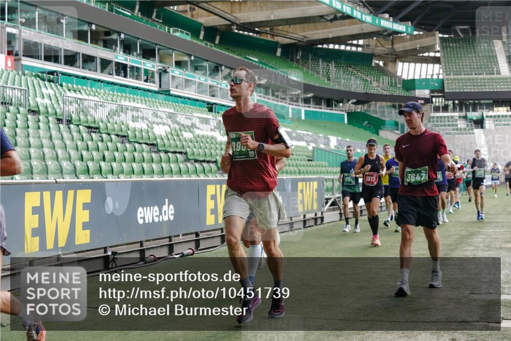13.09.2026 - 21. swb-Marathon Bremen Michael Burmester http://msf.ph/oto/10451739 13.09.2026 12:50:14 Laufen im Stadion 335, 469, 524, 572, 663, 670, 771, 779, 899, 1510, 1513, 1517, 1605, 1613, 1723, 1748, 1970, 1998, 2052, 2130, 2287, 2288, 2291, 2295, 2347, 2360, 2442, 2444, 2750, 2909, 3043, 3197, 3276, 3330, 3484, 3625, 3647, 3808, 3973, 4023, 4033, 4082, 4247, 4368, 4384, 4473, 4559, 4743, 4852, 4888, 4898, 4990, 5066, 5111, 5155, 5314, 5377, 5383, 5424, 5517, 5532, 5570, 5585, 5594, 5620, 5627, 5636, 5648, 6267, 6471, 6652, 6668, 6692, 6842, 6901, 6906, 7109, 7115, 7121, 7876 meine-sportfotos.de