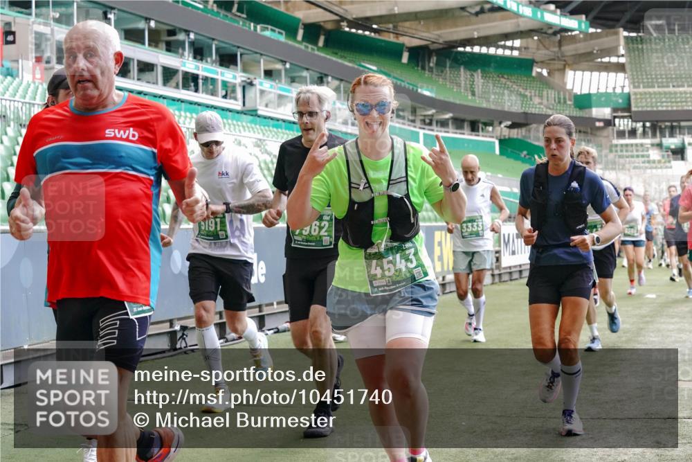 13.09.2026 - 21. swb-Marathon Bremen Michael Burmester http://msf.ph/oto/10451740 13.09.2026 13:09:48 Laufen im Stadion 164, 383, 391, 448, 532, 549, 563, 625, 813, 869, 898, 1025, 1072, 1124, 1150, 1180, 1289, 1398, 1559, 1855, 1867, 1880, 1894, 1899, 2041, 2202, 2208, 2232, 2243, 2268, 2284, 2339, 2342, 2380, 2413, 2429, 2441, 2467, 2471, 2525, 2530, 2553, 2573, 2594, 2654, 2682, 2692, 2714, 2717, 2785, 2819, 2823, 2841, 2897, 2920, 2930, 2931, 2932, 2941, 3032, 3063, 3086, 3089, 3122, 3291, 3316, 3327, 3333, 3370, 3398, 3410, 3437, 3707, 3769, 109 meine-sportfotos.de