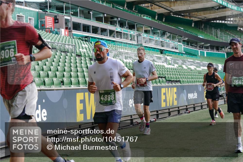 13.09.2026 - 21. swb-Marathon Bremen Michael Burmester http://msf.ph/oto/10451767 13.09.2026 12:50:15 Laufen im Stadion 335, 469, 524, 572, 663, 670, 771, 779, 899, 1510, 1513, 1517, 1605, 1613, 1723, 1748, 1970, 1998, 2052, 2130, 2287, 2288, 2291, 2295, 2347, 2360, 2442, 2444, 2750, 2909, 3043, 3197, 3276, 3330, 3484, 3625, 3647, 3808, 3973, 4023, 4033, 4082, 4247, 4368, 4384, 4473, 4559, 4743, 4852, 4888, 4898, 4990, 5066, 5111, 5155, 5314, 5377, 5383, 5424, 5517, 5532, 5570, 5585, 5594, 5620, 5627, 5636, 5648, 6267, 6471, 6652, 6668, 6692, 6842, 6901, 6906, 7109, 7115, 7121, 7876 meine-sportfotos.de