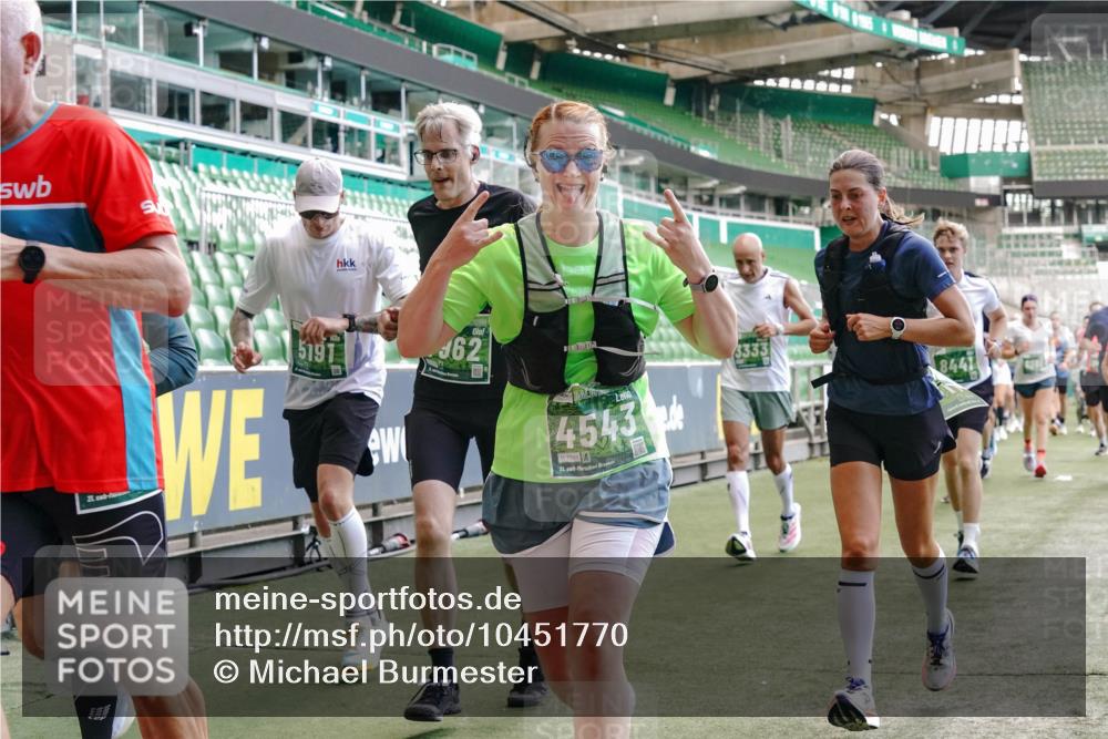 13.09.2026 - 21. swb-Marathon Bremen Michael Burmester http://msf.ph/oto/10451770 13.09.2026 13:09:48 Laufen im Stadion 164, 383, 391, 448, 532, 549, 563, 625, 813, 869, 898, 1025, 1072, 1124, 1150, 1180, 1289, 1398, 1559, 1855, 1867, 1880, 1894, 1899, 2041, 2202, 2208, 2232, 2243, 2268, 2284, 2339, 2342, 2380, 2413, 2429, 2441, 2467, 2471, 2525, 2530, 2553, 2573, 2594, 2654, 2682, 2692, 2714, 2717, 2785, 2819, 2823, 2841, 2897, 2920, 2930, 2931, 2932, 2941, 3032, 3063, 3086, 3089, 3122, 3291, 3316, 3327, 3333, 3370, 3398, 3410, 3437, 3707, 3769, 109 meine-sportfotos.de