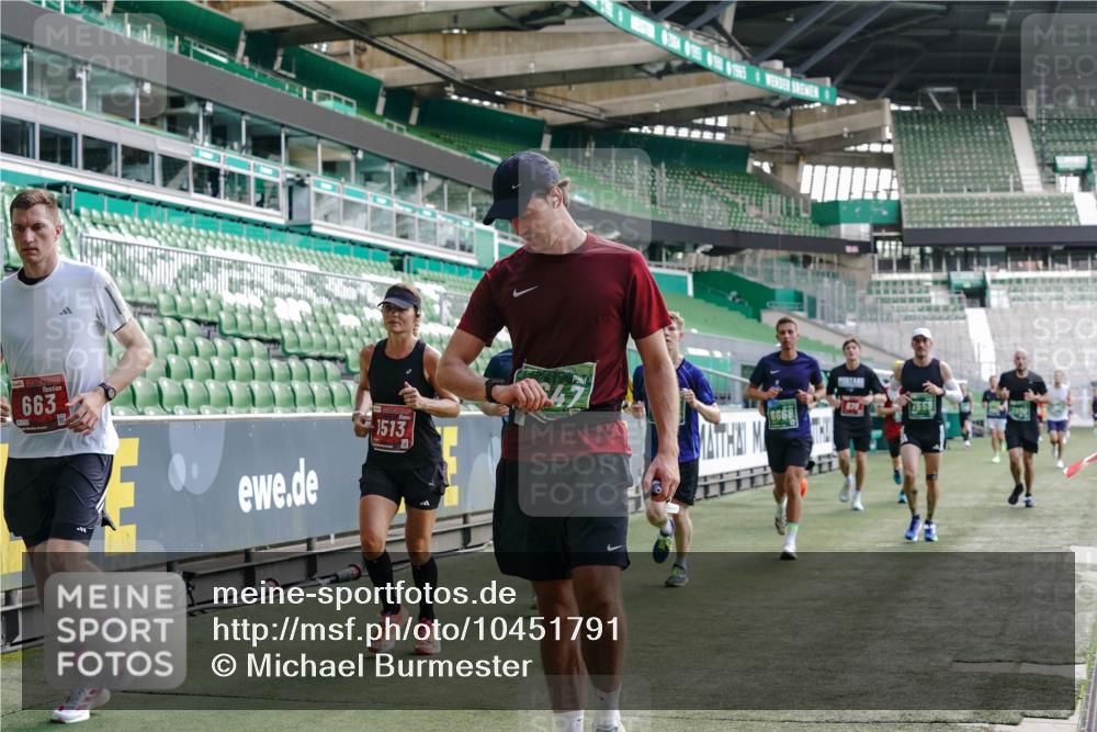 13.09.2026 - 21. swb-Marathon Bremen Michael Burmester http://msf.ph/oto/10451791 13.09.2026 12:50:16 Laufen im Stadion 335, 469, 524, 572, 663, 670, 771, 779, 899, 1510, 1513, 1517, 1605, 1613, 1723, 1748, 1970, 1998, 2052, 2130, 2287, 2288, 2291, 2295, 2347, 2360, 2442, 2444, 2750, 2909, 3043, 3197, 3276, 3330, 3484, 3625, 3647, 3808, 3959, 3973, 4023, 4033, 4082, 4247, 4368, 4384, 4473, 4559, 4743, 4852, 4888, 4898, 4990, 5066, 5111, 5155, 5314, 5377, 5383, 5424, 5517, 5532, 5570, 5585, 5594, 5620, 5627, 5636, 5648, 5696, 6267, 6471, 6652, 6668, 6692, 6842, 6901, 6906, 7109, 7115, 7121 meine-sportfotos.de