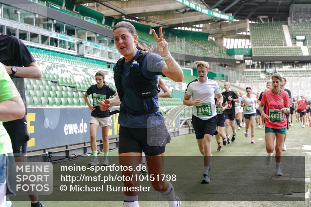 13.09.2026 - 21. swb-Marathon Bremen Michael Burmester http://msf.ph/oto/10451798 13.09.2026 13:09:49 Laufen im Stadion 164, 383, 391, 448, 532, 549, 563, 625, 813, 869, 898, 1025, 1072, 1124, 1150, 1180, 1289, 1398, 1559, 1855, 1867, 1880, 1894, 1899, 1967, 2202, 2208, 2232, 2243, 2268, 2284, 2339, 2342, 2380, 2413, 2429, 2441, 2467, 2471, 2525, 2530, 2553, 2573, 2594, 2654, 2682, 2692, 2714, 2717, 2785, 2819, 2823, 2841, 2897, 2920, 2930, 2931, 2932, 2941, 3032, 3063, 3086, 3089, 3122, 3291, 3316, 3327, 3333, 3370, 3398, 3410, 3437, 3707, 3769, 109 meine-sportfotos.de