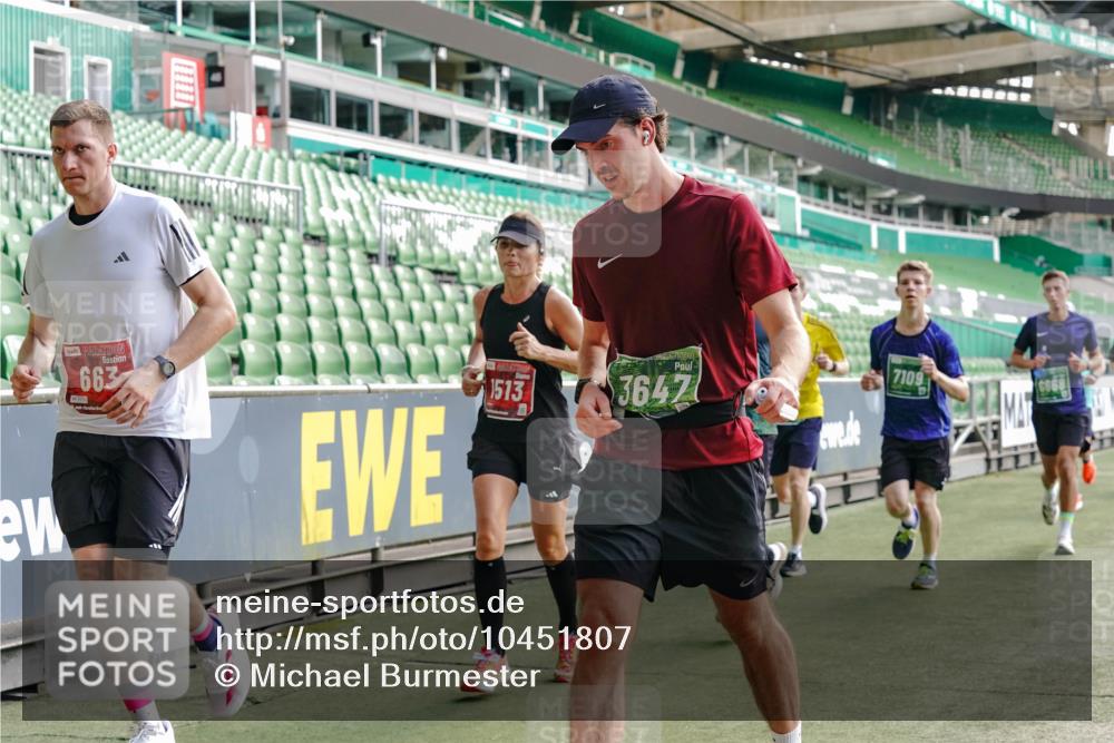 13.09.2026 - 21. swb-Marathon Bremen Michael Burmester http://msf.ph/oto/10451807 13.09.2026 12:50:17 Laufen im Stadion 335, 469, 524, 572, 663, 670, 771, 779, 899, 1510, 1513, 1517, 1605, 1613, 1723, 1748, 1970, 1998, 2052, 2130, 2287, 2288, 2291, 2295, 2347, 2360, 2442, 2444, 2750, 2909, 3043, 3197, 3330, 3484, 3625, 3647, 3808, 3959, 3973, 4023, 4033, 4082, 4247, 4368, 4384, 4473, 4559, 4743, 4852, 4888, 4898, 4990, 5066, 5111, 5155, 5314, 5377, 5383, 5424, 5517, 5532, 5570, 5585, 5594, 5620, 5627, 5636, 5648, 5696, 6267, 6471, 6652, 6668, 6692, 6842, 6901, 6906, 7109, 7115, 7121 meine-sportfotos.de