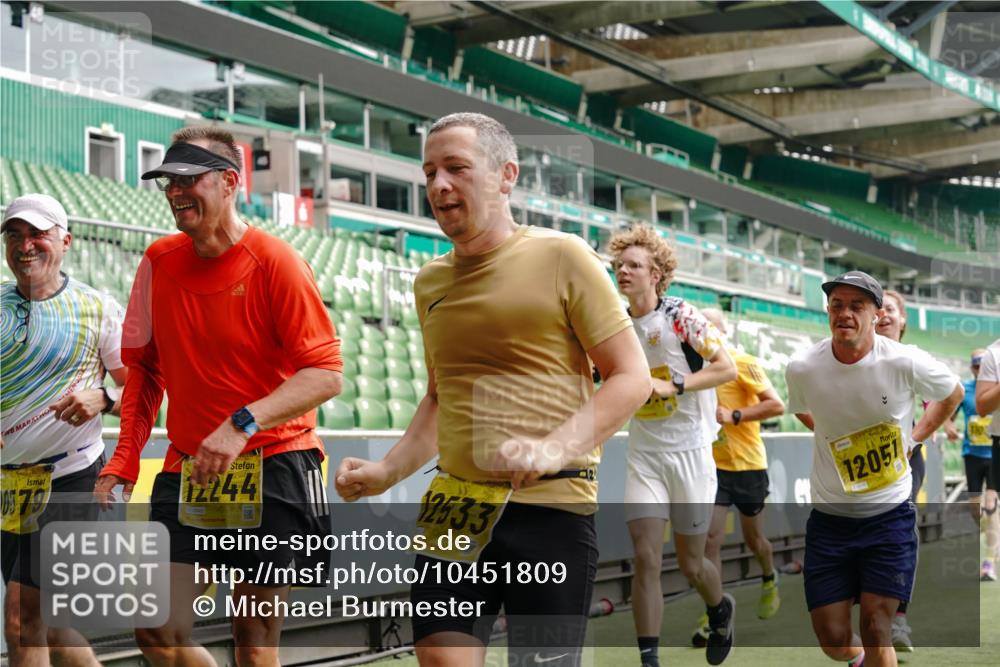 13.09.2026 - 21. swb-Marathon Bremen Michael Burmester http://msf.ph/oto/10451809 13.09.2026 10:31:31 Laufen im Stadion 10141, 10146, 10174, 10193, 10222, 10227, 10246, 10255, 10281, 10284, 10304, 10339, 10359, 10443, 10448, 10471, 10478, 10479, 10503, 10515, 10517, 10518, 10529, 10540, 10543, 10555, 10577, 10579, 10588, 10589, 10608, 10610, 10626, 10631, 10641, 10646, 10652, 10684, 10685, 10690, 10703, 10704, 10708, 10714, 10725, 10757, 10765, 10780, 10808, 10821, 10822, 10837, 10838, 10862, 10863, 10884, 10886, 10984, 11002, 11038, 11350, 11379 meine-sportfotos.de