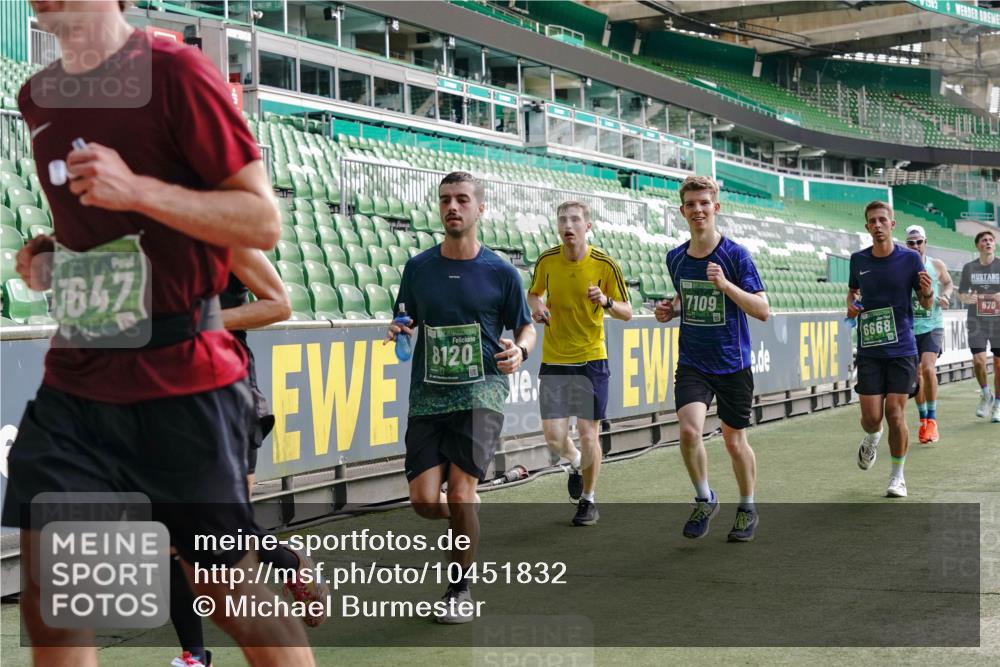 13.09.2026 - 21. swb-Marathon Bremen Michael Burmester http://msf.ph/oto/10451832 13.09.2026 12:50:18 Laufen im Stadion 335, 469, 524, 572, 663, 670, 771, 779, 899, 1510, 1513, 1517, 1605, 1613, 1723, 1748, 1970, 1998, 2052, 2130, 2287, 2288, 2291, 2295, 2347, 2360, 2442, 2444, 2750, 2909, 3043, 3197, 3330, 3484, 3625, 3647, 3808, 3959, 3973, 4023, 4033, 4247, 4368, 4384, 4473, 4559, 4743, 4852, 4888, 4898, 4990, 5066, 5111, 5155, 5314, 5377, 5383, 5517, 5532, 5570, 5585, 5594, 5620, 5627, 5636, 5648, 5696, 6267, 6471, 6652, 6668, 6692, 6842, 6901, 6906, 7109, 7115, 7121 meine-sportfotos.de
