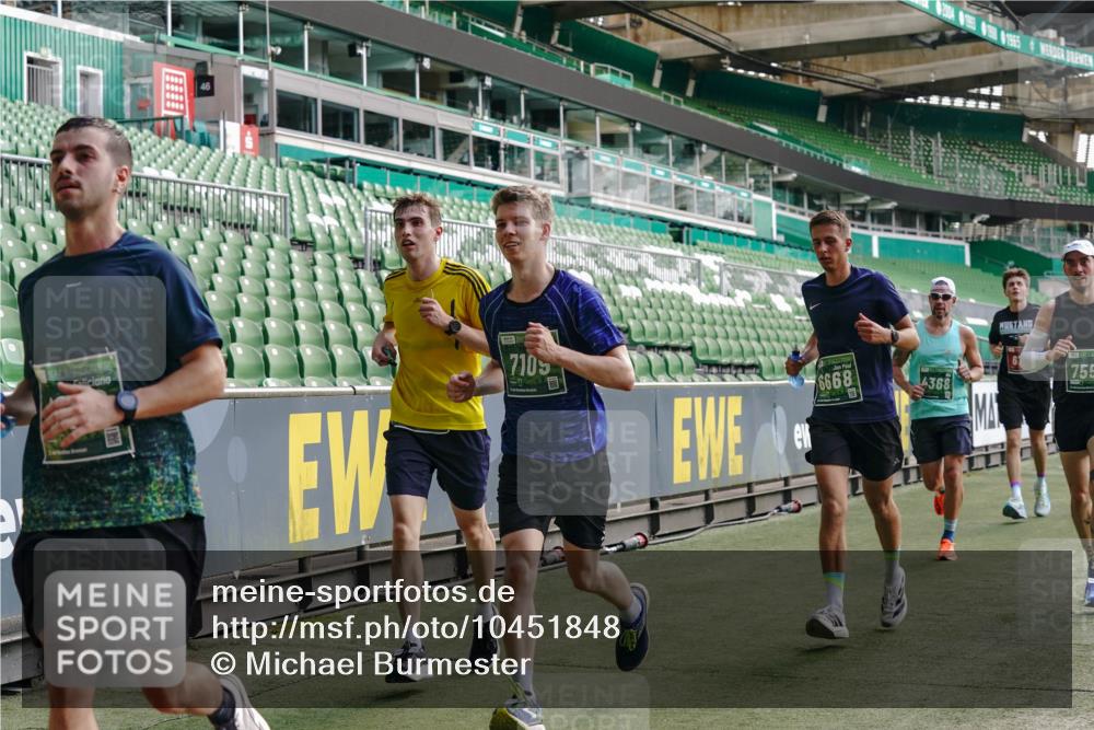 13.09.2026 - 21. swb-Marathon Bremen Michael Burmester http://msf.ph/oto/10451848 13.09.2026 12:50:19 Laufen im Stadion 335, 469, 524, 572, 663, 670, 771, 779, 899, 1510, 1513, 1517, 1605, 1613, 1723, 1748, 1970, 1998, 2052, 2130, 2287, 2288, 2291, 2295, 2347, 2360, 2442, 2444, 2750, 2909, 3043, 3197, 3330, 3484, 3625, 3647, 3808, 3959, 3973, 4023, 4033, 4247, 4368, 4384, 4473, 4559, 4743, 4852, 4888, 4898, 4990, 5066, 5111, 5155, 5314, 5377, 5383, 5517, 5532, 5570, 5585, 5594, 5620, 5627, 5636, 5648, 5696, 6267, 6471, 6652, 6668, 6692, 6842, 6901, 6906, 7109, 7115, 7121, 8033 meine-sportfotos.de