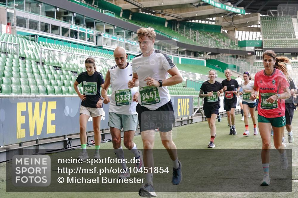 13.09.2026 - 21. swb-Marathon Bremen Michael Burmester http://msf.ph/oto/10451854 13.09.2026 13:09:50 Laufen im Stadion 164, 383, 391, 448, 532, 549, 563, 625, 813, 869, 898, 1025, 1072, 1124, 1150, 1180, 1289, 1398, 1559, 1855, 1867, 1880, 1894, 1899, 1967, 2202, 2208, 2232, 2243, 2268, 2284, 2339, 2342, 2380, 2413, 2429, 2441, 2467, 2471, 2525, 2530, 2553, 2573, 2594, 2654, 2682, 2692, 2714, 2717, 2785, 2819, 2823, 2841, 2897, 2920, 2930, 2931, 2932, 2941, 3032, 3063, 3086, 3089, 3122, 3208, 3291, 3316, 3327, 3333, 3370, 3398, 3410, 3437, 3707, 3769, 109 meine-sportfotos.de