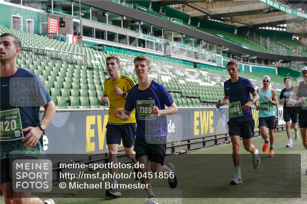 13.09.2026 - 21. swb-Marathon Bremen Michael Burmester http://msf.ph/oto/10451856 13.09.2026 12:50:19 Laufen im Stadion 335, 469, 524, 572, 663, 670, 771, 779, 899, 1510, 1513, 1517, 1605, 1613, 1723, 1748, 1970, 1998, 2052, 2130, 2287, 2288, 2291, 2295, 2347, 2360, 2442, 2444, 2750, 2909, 3043, 3197, 3330, 3484, 3625, 3647, 3808, 3959, 3973, 4023, 4033, 4247, 4368, 4384, 4473, 4559, 4743, 4852, 4888, 4898, 4990, 5066, 5111, 5155, 5314, 5377, 5383, 5517, 5532, 5570, 5585, 5594, 5620, 5627, 5636, 5648, 5696, 6267, 6471, 6652, 6668, 6692, 6842, 6901, 6906, 7109, 7115, 7121, 8033 meine-sportfotos.de