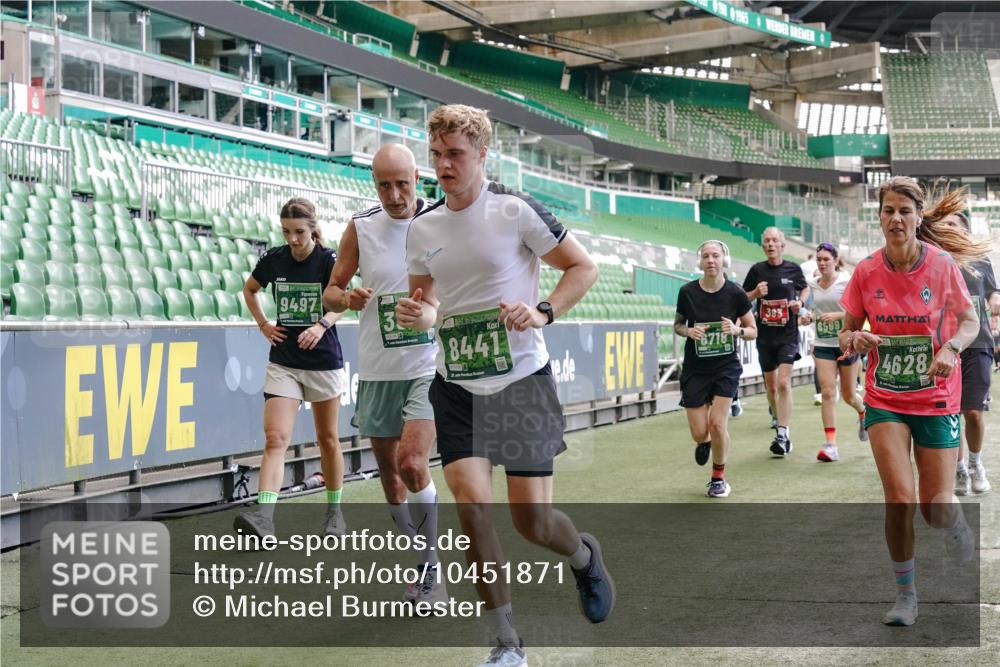 13.09.2026 - 21. swb-Marathon Bremen Michael Burmester http://msf.ph/oto/10451871 13.09.2026 13:09:50 Laufen im Stadion 164, 383, 391, 448, 532, 549, 563, 625, 813, 869, 898, 1025, 1072, 1124, 1150, 1180, 1289, 1398, 1559, 1855, 1867, 1880, 1894, 1899, 1967, 2202, 2208, 2232, 2243, 2268, 2284, 2339, 2342, 2380, 2413, 2429, 2441, 2467, 2471, 2525, 2530, 2553, 2573, 2594, 2654, 2682, 2692, 2714, 2717, 2785, 2819, 2823, 2841, 2897, 2920, 2930, 2931, 2932, 2941, 3032, 3063, 3086, 3089, 3122, 3208, 3291, 3316, 3327, 3333, 3370, 3398, 3410, 3437, 3707, 3769, 109 meine-sportfotos.de