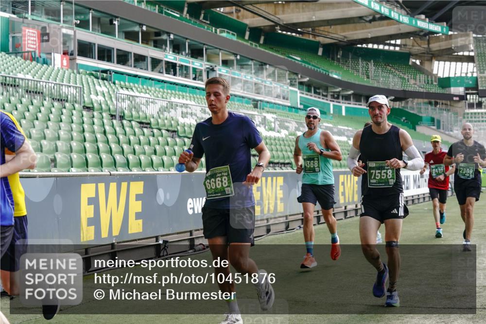 13.09.2026 - 21. swb-Marathon Bremen Michael Burmester http://msf.ph/oto/10451876 13.09.2026 12:50:20 Laufen im Stadion 335, 469, 524, 663, 670, 771, 779, 899, 1510, 1513, 1517, 1605, 1613, 1723, 1748, 1970, 1998, 2052, 2130, 2287, 2288, 2291, 2295, 2347, 2360, 2442, 2444, 2750, 2909, 3043, 3197, 3330, 3484, 3625, 3647, 3808, 3959, 3973, 4023, 4033, 4247, 4368, 4384, 4473, 4559, 4743, 4852, 4888, 4898, 4990, 5066, 5111, 5155, 5314, 5377, 5383, 5517, 5532, 5570, 5585, 5594, 5620, 5627, 5636, 5648, 5696, 6267, 6471, 6652, 6668, 6692, 6842, 6901, 6906, 7109, 7115, 7121, 8033 meine-sportfotos.de