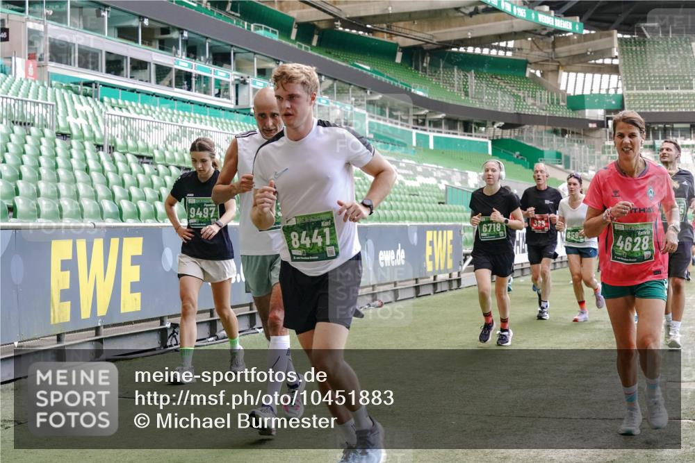 13.09.2026 - 21. swb-Marathon Bremen Michael Burmester http://msf.ph/oto/10451883 13.09.2026 13:09:50 Laufen im Stadion 164, 383, 391, 448, 532, 549, 563, 625, 813, 869, 898, 1025, 1072, 1124, 1150, 1180, 1289, 1398, 1559, 1855, 1867, 1880, 1894, 1899, 1967, 2202, 2208, 2232, 2243, 2268, 2284, 2339, 2342, 2380, 2413, 2429, 2441, 2467, 2471, 2525, 2530, 2553, 2573, 2594, 2654, 2682, 2692, 2714, 2717, 2785, 2819, 2823, 2841, 2897, 2920, 2930, 2931, 2932, 2941, 3032, 3063, 3086, 3089, 3122, 3208, 3291, 3316, 3327, 3333, 3370, 3398, 3410, 3437, 3707, 3769, 109 meine-sportfotos.de