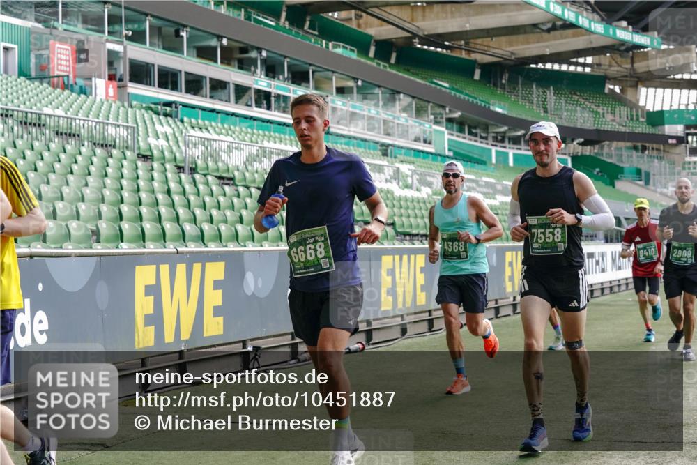 13.09.2026 - 21. swb-Marathon Bremen Michael Burmester http://msf.ph/oto/10451887 13.09.2026 12:50:20 Laufen im Stadion 335, 469, 524, 663, 670, 771, 779, 899, 1510, 1513, 1517, 1605, 1613, 1723, 1748, 1970, 1998, 2052, 2130, 2287, 2288, 2291, 2295, 2347, 2360, 2442, 2444, 2750, 2909, 3043, 3197, 3330, 3484, 3625, 3647, 3808, 3959, 3973, 4023, 4033, 4247, 4368, 4384, 4473, 4559, 4743, 4852, 4888, 4898, 4990, 5066, 5111, 5155, 5314, 5377, 5383, 5517, 5532, 5570, 5585, 5594, 5620, 5627, 5636, 5648, 5696, 6267, 6471, 6652, 6668, 6692, 6842, 6901, 6906, 7109, 7115, 7121, 8033 meine-sportfotos.de