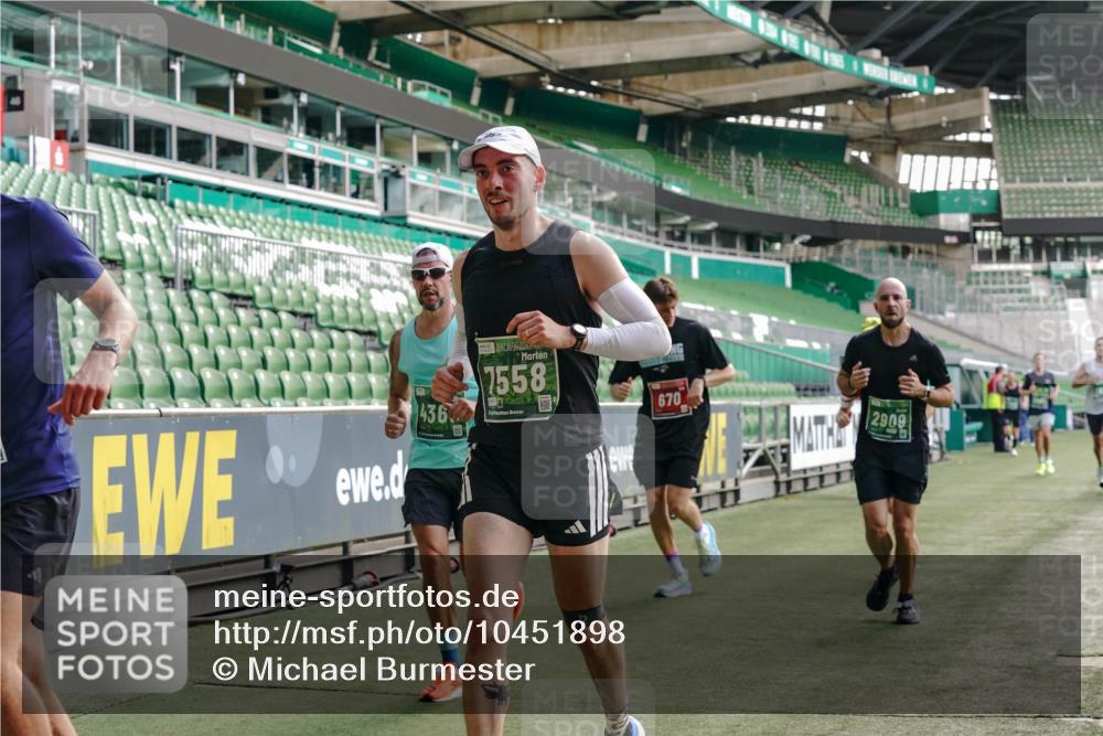 13.09.2026 - 21. swb-Marathon Bremen Michael Burmester http://msf.ph/oto/10451898 13.09.2026 12:50:20 Laufen im Stadion 335, 469, 524, 663, 670, 771, 779, 899, 1510, 1513, 1517, 1605, 1613, 1723, 1748, 1970, 1998, 2052, 2130, 2287, 2288, 2291, 2295, 2347, 2360, 2442, 2444, 2750, 2909, 3043, 3197, 3330, 3484, 3625, 3647, 3808, 3959, 3973, 4023, 4033, 4247, 4368, 4384, 4473, 4559, 4743, 4852, 4888, 4898, 4990, 5066, 5111, 5155, 5314, 5377, 5383, 5517, 5532, 5570, 5585, 5594, 5620, 5627, 5636, 5648, 5696, 6267, 6471, 6652, 6668, 6692, 6842, 6901, 6906, 7109, 7115, 7121, 8033 meine-sportfotos.de