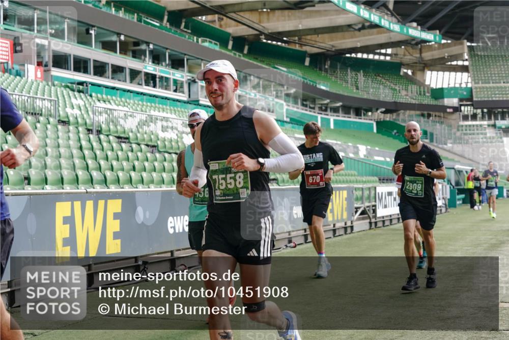 13.09.2026 - 21. swb-Marathon Bremen Michael Burmester http://msf.ph/oto/10451908 13.09.2026 12:50:21 Laufen im Stadion 335, 469, 524, 663, 670, 771, 779, 899, 1510, 1513, 1517, 1605, 1613, 1723, 1748, 1970, 1998, 2052, 2130, 2287, 2288, 2291, 2295, 2347, 2360, 2442, 2444, 2750, 2909, 3043, 3197, 3330, 3484, 3625, 3647, 3808, 3959, 3973, 4023, 4033, 4247, 4368, 4384, 4473, 4559, 4743, 4852, 4888, 4898, 4990, 5066, 5111, 5155, 5314, 5377, 5383, 5517, 5532, 5570, 5585, 5594, 5620, 5627, 5636, 5648, 5696, 6267, 6471, 6652, 6668, 6692, 6842, 6901, 6906, 7109, 7115, 7121, 8033 meine-sportfotos.de