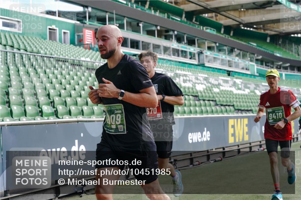 13.09.2026 - 21. swb-Marathon Bremen Michael Burmester http://msf.ph/oto/10451985 13.09.2026 12:50:23 Laufen im Stadion 335, 469, 524, 663, 670, 771, 779, 899, 1510, 1513, 1517, 1605, 1613, 1723, 1748, 1970, 1998, 2052, 2130, 2287, 2288, 2291, 2295, 2347, 2360, 2442, 2444, 2750, 2909, 3043, 3197, 3330, 3484, 3625, 3647, 3808, 3959, 3973, 4023, 4033, 4247, 4368, 4384, 4473, 4559, 4743, 4852, 4888, 4898, 4990, 5066, 5111, 5155, 5314, 5377, 5383, 5532, 5570, 5585, 5594, 5620, 5627, 5636, 5648, 5696, 6267, 6471, 6652, 6668, 6692, 6842, 6901, 6906, 7109, 7115, 7121, 8033 meine-sportfotos.de