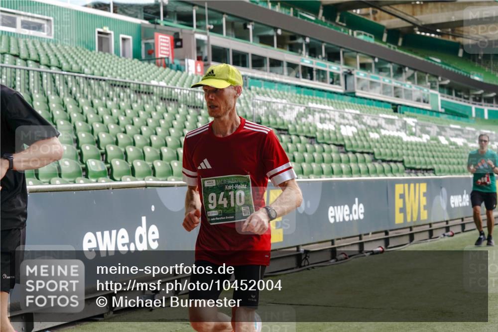 13.09.2026 - 21. swb-Marathon Bremen Michael Burmester http://msf.ph/oto/10452004 13.09.2026 12:50:24 Laufen im Stadion 335, 469, 524, 663, 670, 771, 779, 899, 1510, 1513, 1517, 1605, 1613, 1723, 1748, 1970, 1998, 2052, 2130, 2287, 2288, 2291, 2295, 2347, 2360, 2442, 2444, 2750, 2909, 3043, 3197, 3330, 3484, 3625, 3647, 3808, 3959, 3973, 4023, 4033, 4247, 4368, 4384, 4473, 4559, 4743, 4852, 4888, 4898, 4990, 5066, 5111, 5155, 5314, 5377, 5383, 5521, 5532, 5570, 5585, 5594, 5620, 5627, 5636, 5648, 5696, 6267, 6471, 6652, 6668, 6692, 6842, 6901, 6906, 7109, 7115, 7121, 8033 meine-sportfotos.de