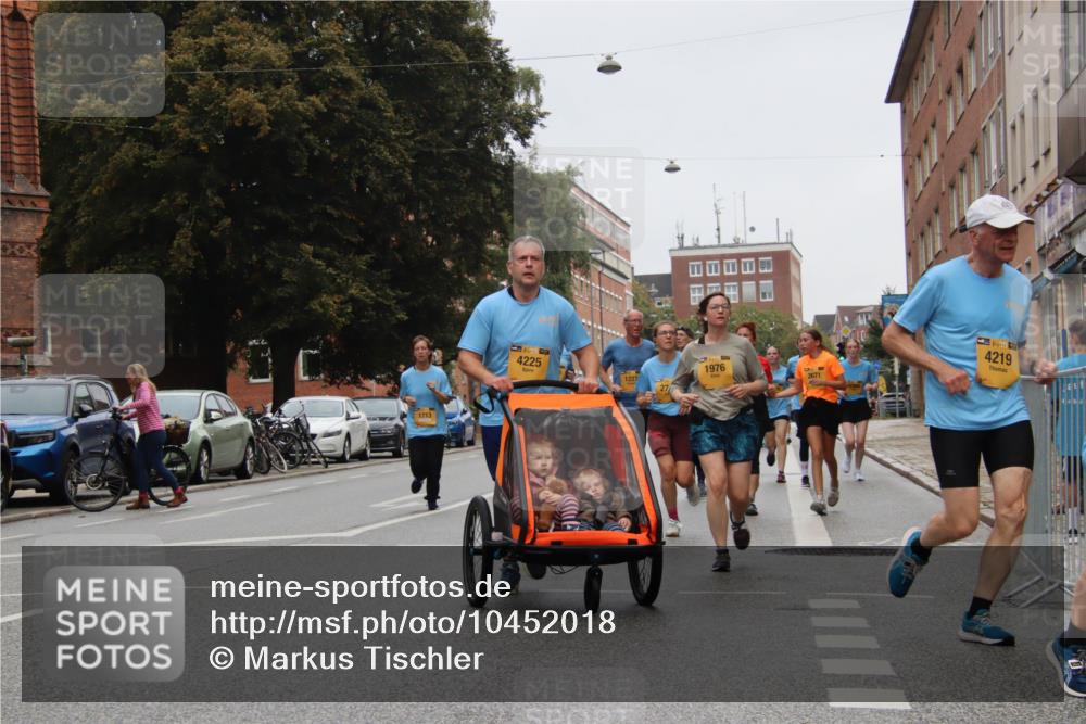 13.09.2026 - Kiel Lauf Markus Tischler http://msf.ph/oto/10452018 13.09.2026 09:47:37 Fleethörn 1713, 4225, 1976, 2671, 1227, 4219 meine-sportfotos.de