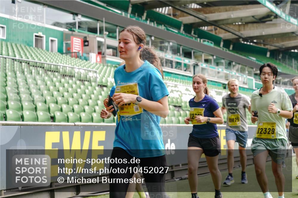 13.09.2026 - 21. swb-Marathon Bremen Michael Burmester http://msf.ph/oto/10452027 13.09.2026 10:31:35 Laufen im Stadion 10141, 10146, 10174, 10222, 10227, 10246, 10255, 10256, 10281, 10284, 10304, 10339, 10359, 10410, 10443, 10448, 10471, 10478, 10479, 10503, 10515, 10517, 10518, 10529, 10540, 10543, 10555, 10577, 10579, 10588, 10589, 10608, 10610, 10626, 10631, 10641, 10646, 10684, 10685, 10690, 10703, 10704, 10707, 10708, 10714, 10725, 10757, 10765, 10780, 10821, 10822, 10837, 10838, 10862, 10863, 10884, 10886, 10984, 11038, 11350, 11379 meine-sportfotos.de