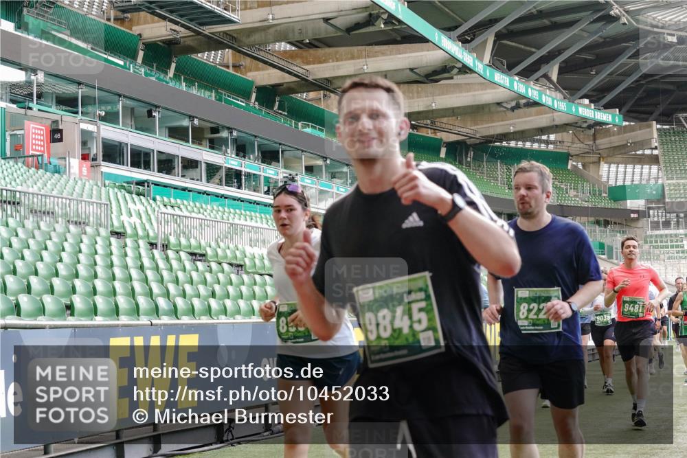 13.09.2026 - 21. swb-Marathon Bremen Michael Burmester http://msf.ph/oto/10452033 13.09.2026 13:09:54 Laufen im Stadion 164, 383, 391, 448, 532, 549, 563, 625, 813, 869, 898, 1025, 1072, 1124, 1150, 1180, 1398, 1559, 1738, 1855, 1867, 1880, 1894, 1967, 2202, 2208, 2232, 2243, 2268, 2284, 2333, 2339, 2342, 2380, 2413, 2429, 2432, 2441, 2467, 2471, 2525, 2530, 2553, 2573, 2594, 2654, 2682, 2692, 2714, 2717, 2785, 2819, 2823, 2841, 2897, 2920, 2930, 2931, 2932, 2941, 3032, 3063, 3086, 3089, 3122, 3208, 3291, 3316, 3327, 3333, 3370, 3398, 3410, 3437, 3470, 3707, 3769, 109 meine-sportfotos.de