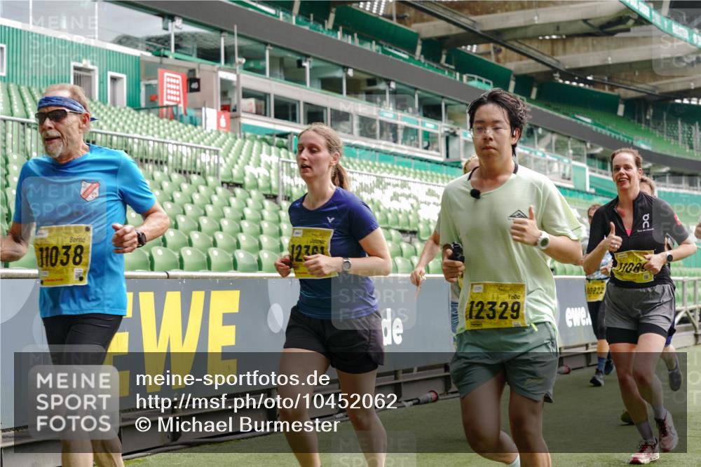 13.09.2026 - 21. swb-Marathon Bremen Michael Burmester http://msf.ph/oto/10452062 13.09.2026 10:31:35 Laufen im Stadion 10141, 10146, 10174, 10222, 10227, 10246, 10255, 10256, 10281, 10284, 10304, 10339, 10359, 10410, 10443, 10448, 10471, 10478, 10479, 10503, 10515, 10517, 10518, 10529, 10540, 10543, 10555, 10577, 10579, 10588, 10589, 10608, 10610, 10626, 10631, 10641, 10646, 10684, 10685, 10690, 10703, 10704, 10707, 10708, 10714, 10725, 10757, 10765, 10780, 10821, 10822, 10837, 10838, 10862, 10863, 10884, 10886, 10984, 11038, 11350, 11379 meine-sportfotos.de