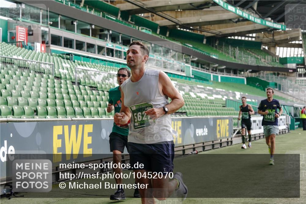 13.09.2026 - 21. swb-Marathon Bremen Michael Burmester http://msf.ph/oto/10452070 13.09.2026 12:50:27 Laufen im Stadion 335, 469, 524, 663, 670, 771, 779, 899, 1510, 1513, 1517, 1605, 1613, 1723, 1748, 1970, 1998, 2052, 2130, 2288, 2291, 2295, 2347, 2360, 2442, 2444, 2750, 2909, 3043, 3197, 3330, 3484, 3625, 3647, 3808, 3959, 3973, 4023, 4033, 4247, 4368, 4384, 4473, 4559, 4743, 4852, 4888, 4990, 5066, 5111, 5155, 5314, 5377, 5383, 5521, 5532, 5570, 5585, 5594, 5620, 5627, 5636, 5648, 5696, 6267, 6274, 6471, 6652, 6668, 6692, 6842, 6901, 6906, 7109, 7115, 7121, 8033, 8798 meine-sportfotos.de