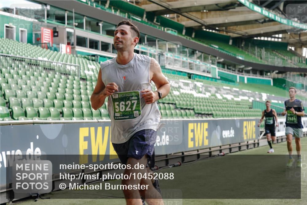 13.09.2026 - 21. swb-Marathon Bremen Michael Burmester http://msf.ph/oto/10452088 13.09.2026 12:50:27 Laufen im Stadion 335, 469, 524, 663, 670, 771, 779, 899, 1510, 1513, 1517, 1605, 1613, 1723, 1748, 1970, 1998, 2052, 2130, 2288, 2291, 2295, 2347, 2360, 2442, 2444, 2750, 2909, 3043, 3197, 3330, 3484, 3625, 3647, 3808, 3959, 3973, 4023, 4033, 4247, 4368, 4384, 4473, 4559, 4743, 4852, 4888, 4990, 5066, 5111, 5155, 5314, 5377, 5383, 5521, 5532, 5570, 5585, 5594, 5620, 5627, 5636, 5648, 5696, 6267, 6274, 6471, 6652, 6668, 6692, 6842, 6901, 6906, 7109, 7115, 7121, 8033, 8798 meine-sportfotos.de
