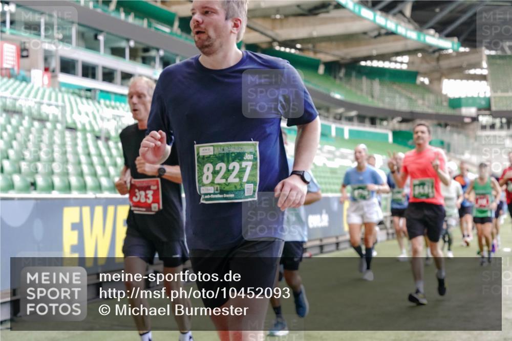 13.09.2026 - 21. swb-Marathon Bremen Michael Burmester http://msf.ph/oto/10452093 13.09.2026 13:09:55 Laufen im Stadion 164, 383, 391, 448, 532, 549, 563, 625, 813, 869, 898, 1025, 1072, 1124, 1150, 1180, 1398, 1738, 1855, 1867, 1880, 1894, 1967, 2202, 2208, 2232, 2243, 2268, 2284, 2333, 2339, 2342, 2380, 2413, 2429, 2432, 2441, 2467, 2471, 2525, 2530, 2553, 2573, 2594, 2654, 2682, 2692, 2714, 2717, 2785, 2819, 2823, 2841, 2897, 2920, 2930, 2931, 2932, 2941, 3032, 3063, 3086, 3089, 3122, 3208, 3291, 3316, 3327, 3333, 3370, 3398, 3410, 3437, 3470, 3707, 3769, 109 meine-sportfotos.de